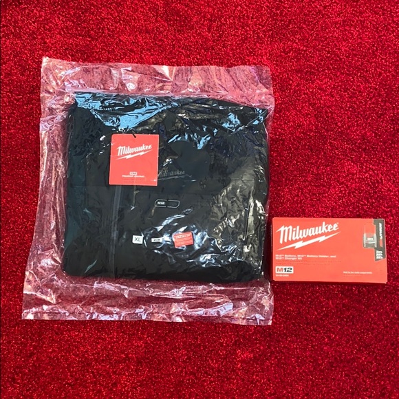 Milwaukee Jackets & Coats Milwaukee M2 Heated Jacket W Charger